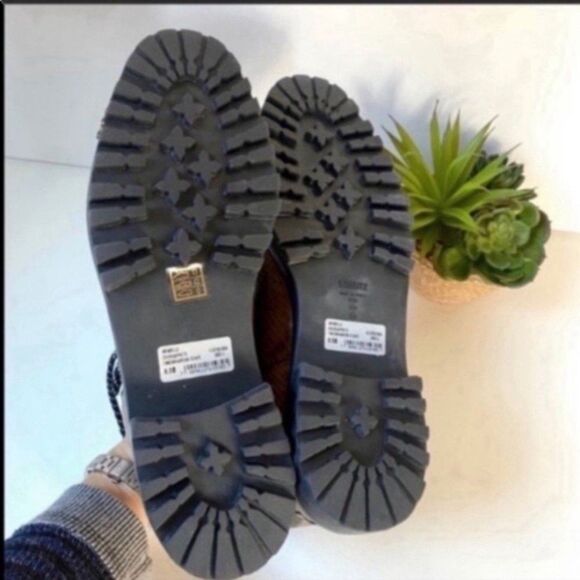 Schutz Ariabelle Lug Sole Booties 8.5 rhinestone detail - Picture 9 of 14